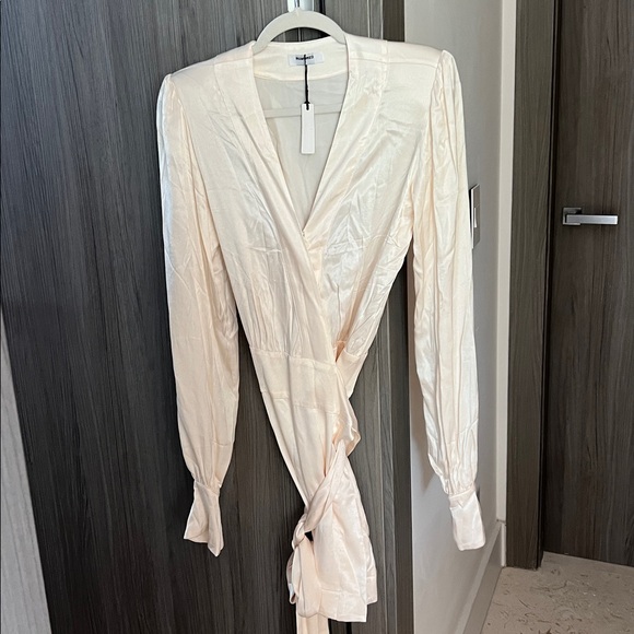 NWT! RUMORED satin wrap mini dress w slit cream S - Picture 2 of 9